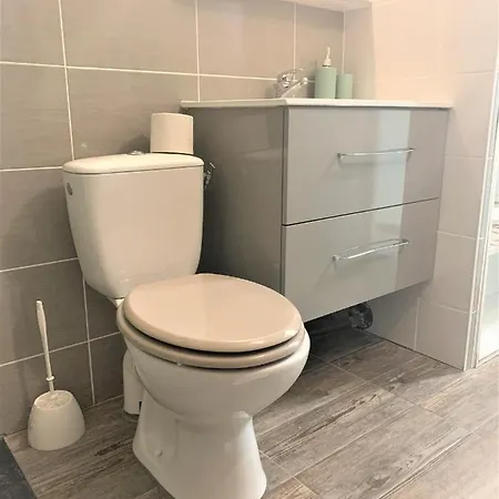 Appartement Formidable Studio Au Coeur Historique De Fréjus