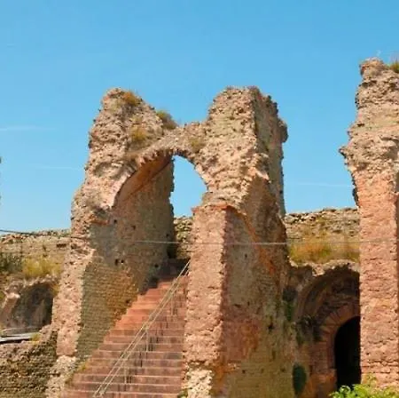 Appartement Formidable Studio Au Coeur Historique De Fréjus