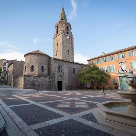 Formidable Studio Au Coeur Historique De Fréjus